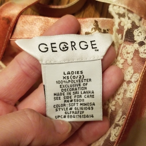 Sold in bundle! Bell bottoms/vintage style top - Picture 3 of 8